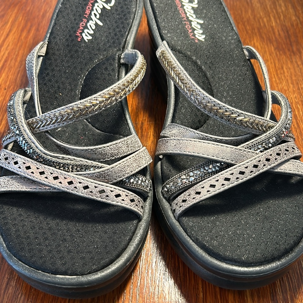 NWT Skecher Rumbler Wave New Lassie Wedge Pewter Sandal. Size 9 - Picture 2 of 11